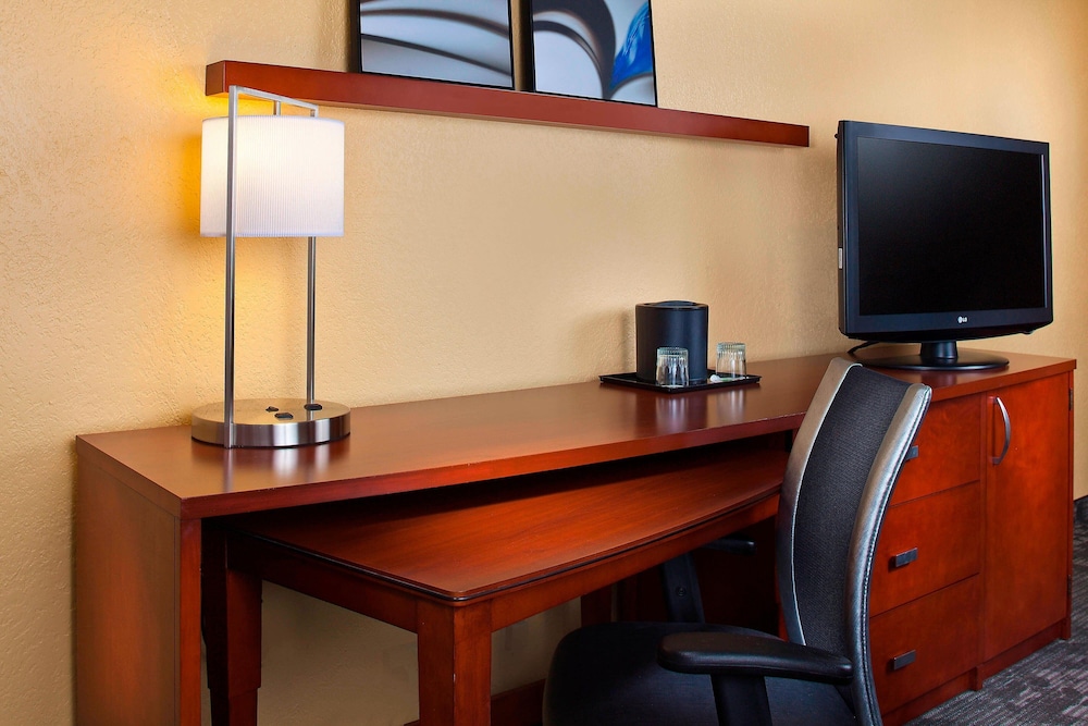 Courtyard by Marriott Miami Airport West Doral - photo 10
