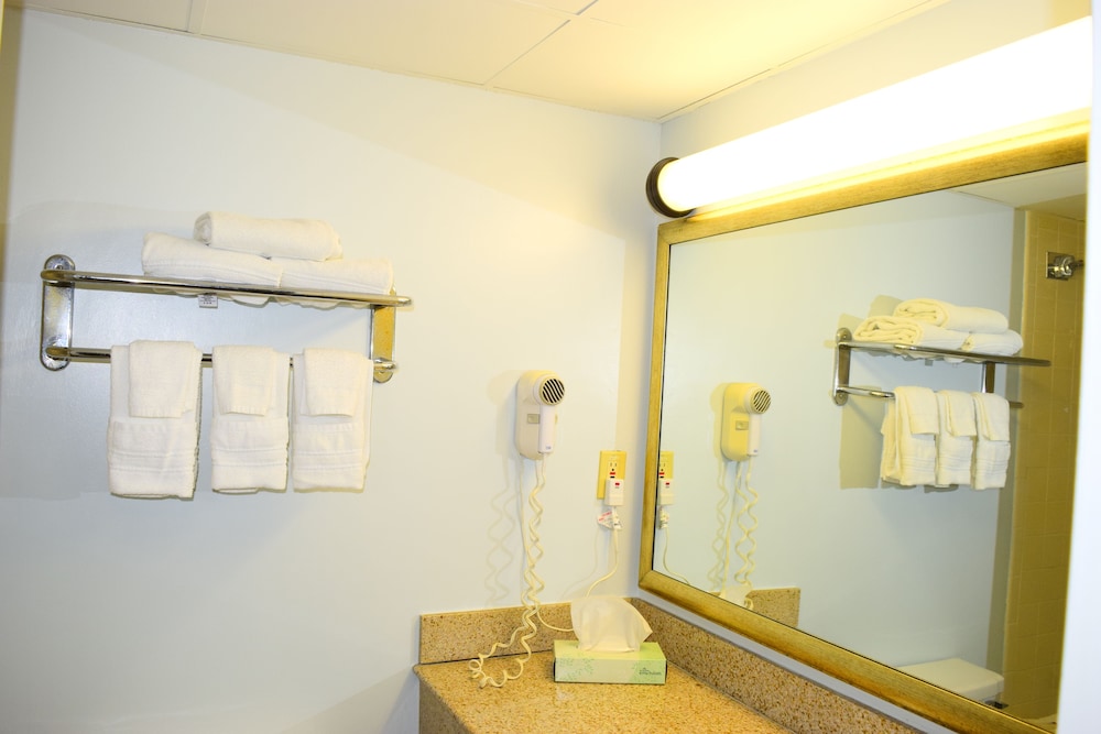 Days Inn by Wyndham Rock Falls - photo 23