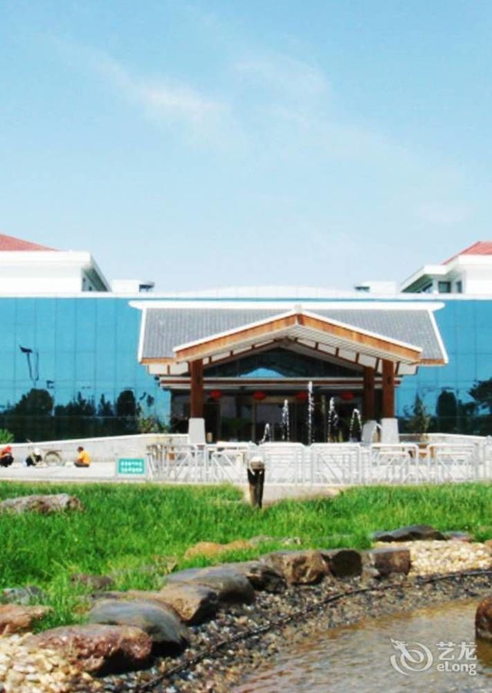 Shapotou Holiday Hotel — 4-Star Luxury Hotel in Zhongwei, People's Republic of China