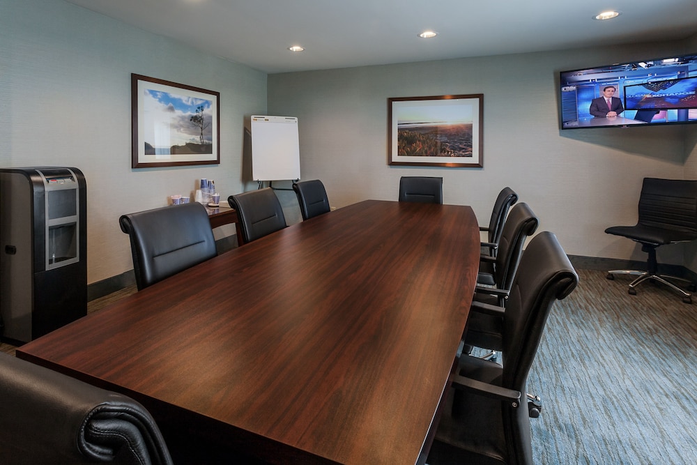 Holiday Inn Express & Suites Carpinteria by IHG - photo 32