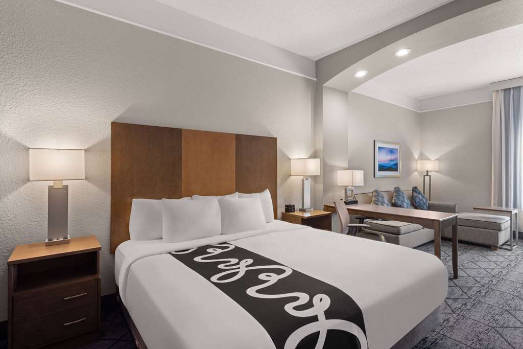 La Quinta Inn and Suites by Wyndham at WaTiki Waterpark - photo 17