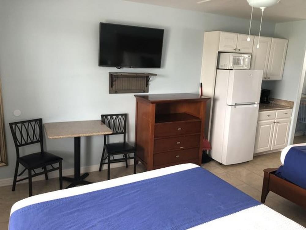 Beachgate CondoSuites and Oceanfront Resort - photo 4
