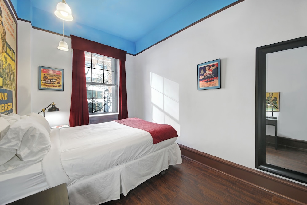 Chelsea Pines Inn - photo 54