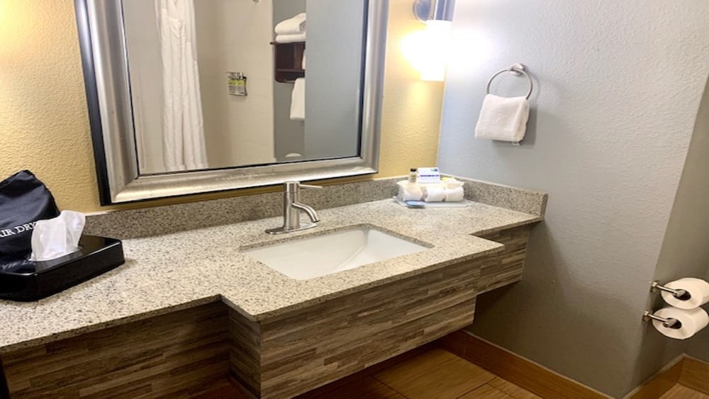 Holiday Inn Express & Suites Perry National Fairground Area #34 by IHG - photo 42
