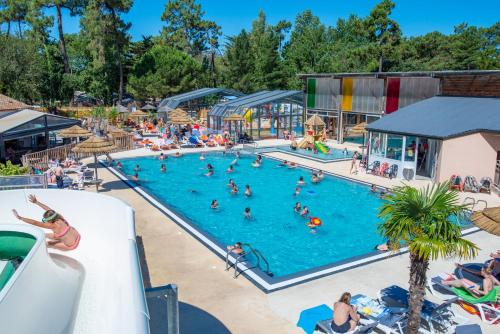 Camping Signol — 5-Star Luxury Hotel in Saint-Pierre-D'oleron, France