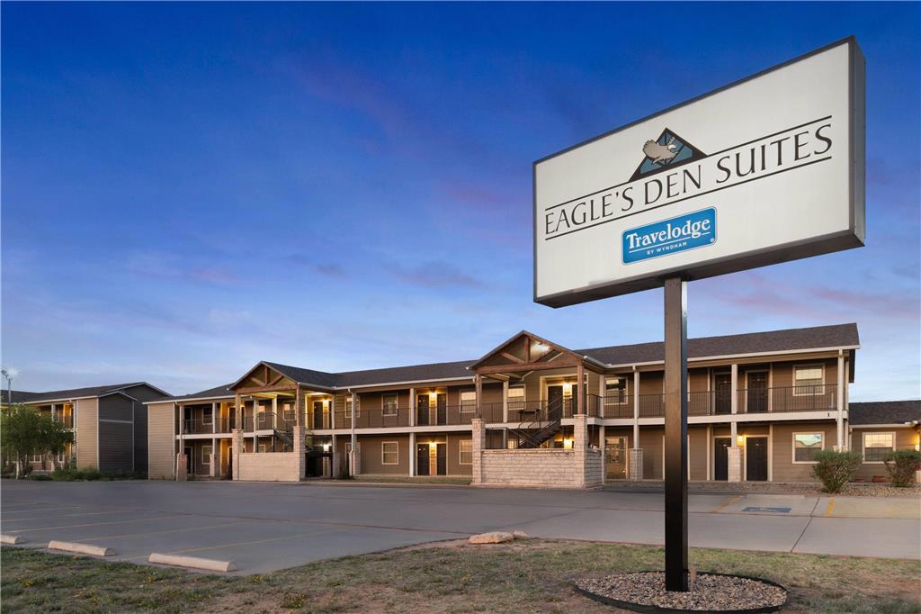 Eagle's Den Suites Big Spring a Travelodge by Wyndham - carbon neutral hotel in Big Spring