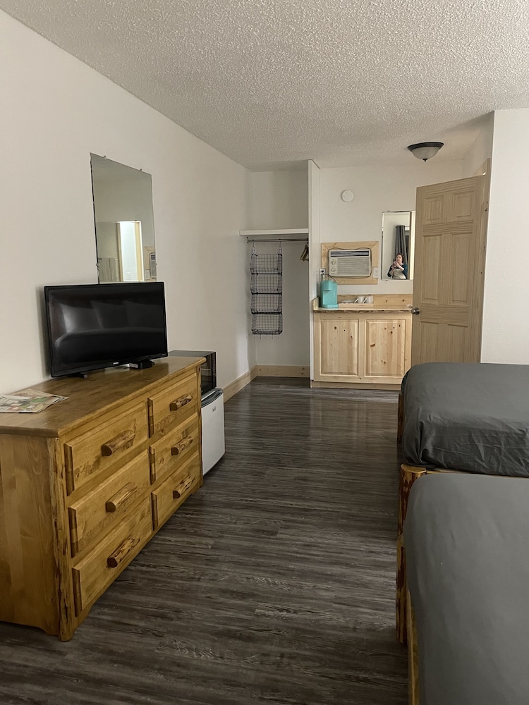 Kootenai Valley Motel - photo 18