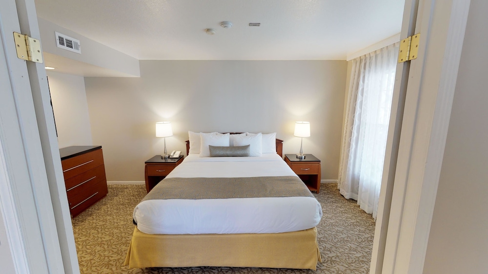 Chase Suite Hotel Newark Fremont - photo 10