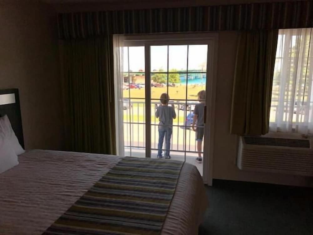 Parkside Inn Bridgeview - photo 10