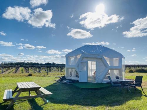 Coonawarra Hampton Bubble 1 - carbon neutral hotel in Glenroy