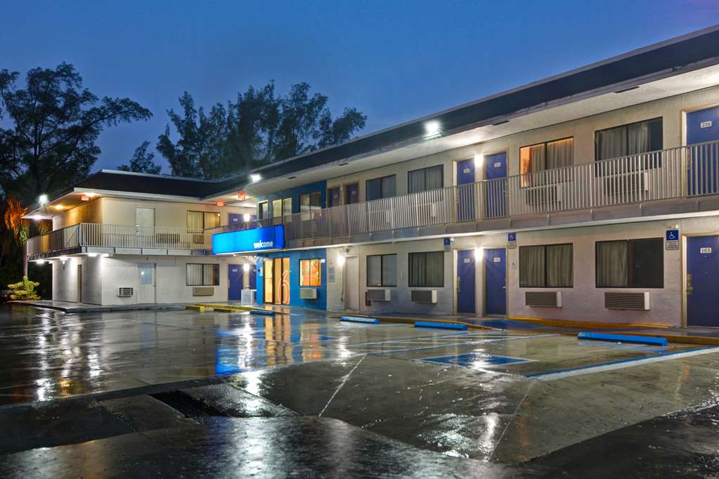 Motel 6 Dania Beach - photo 3