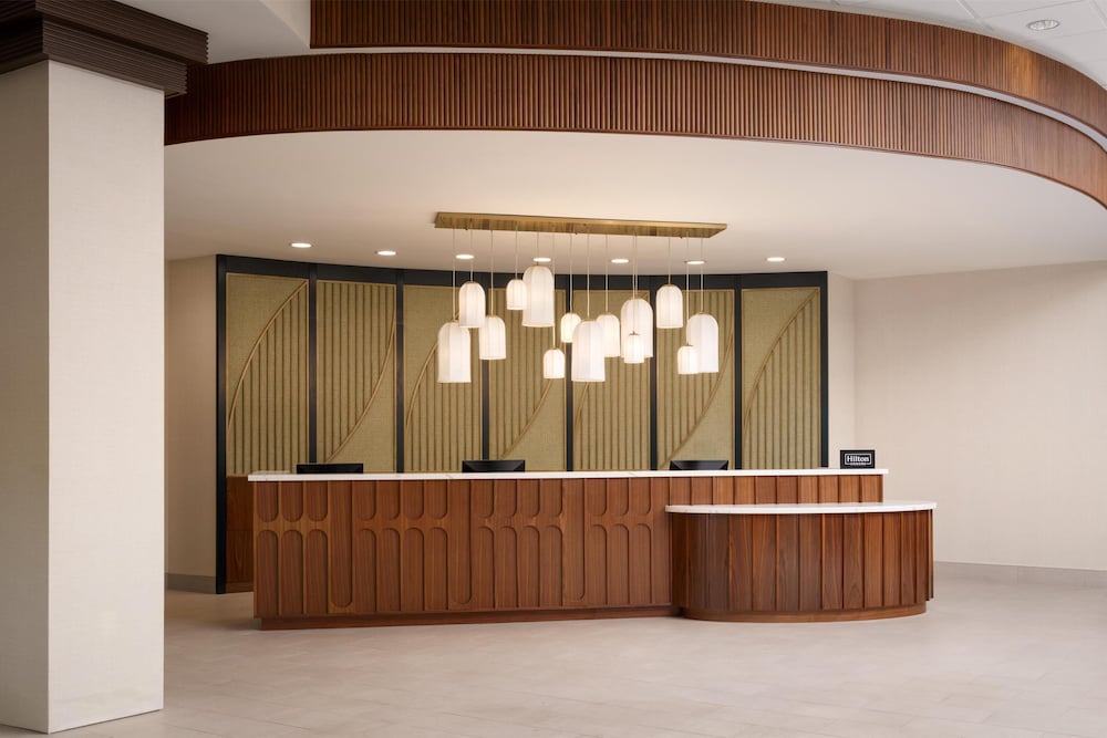 Embassy Suites by Hilton Charleston Airport Convention Ctr - photo 4
