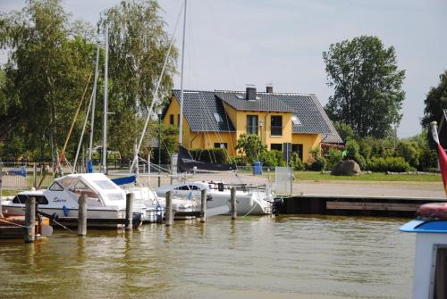 Ferienhaus am Saaler Bodden — hotel in Saal