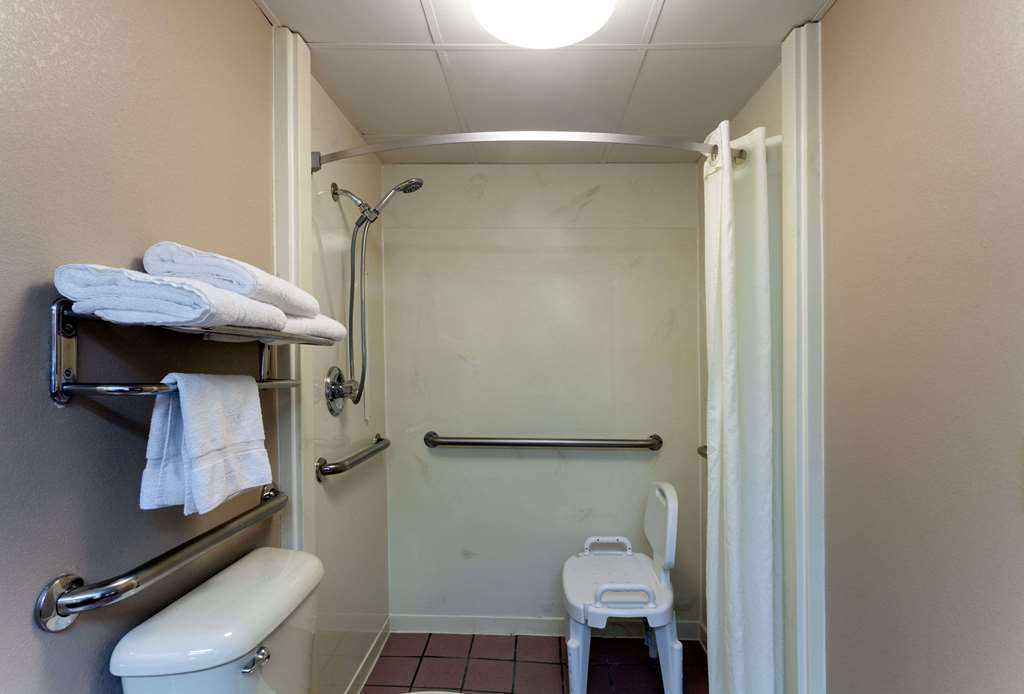 Super 8 by Wyndham Clarksville Northeast - photo 9
