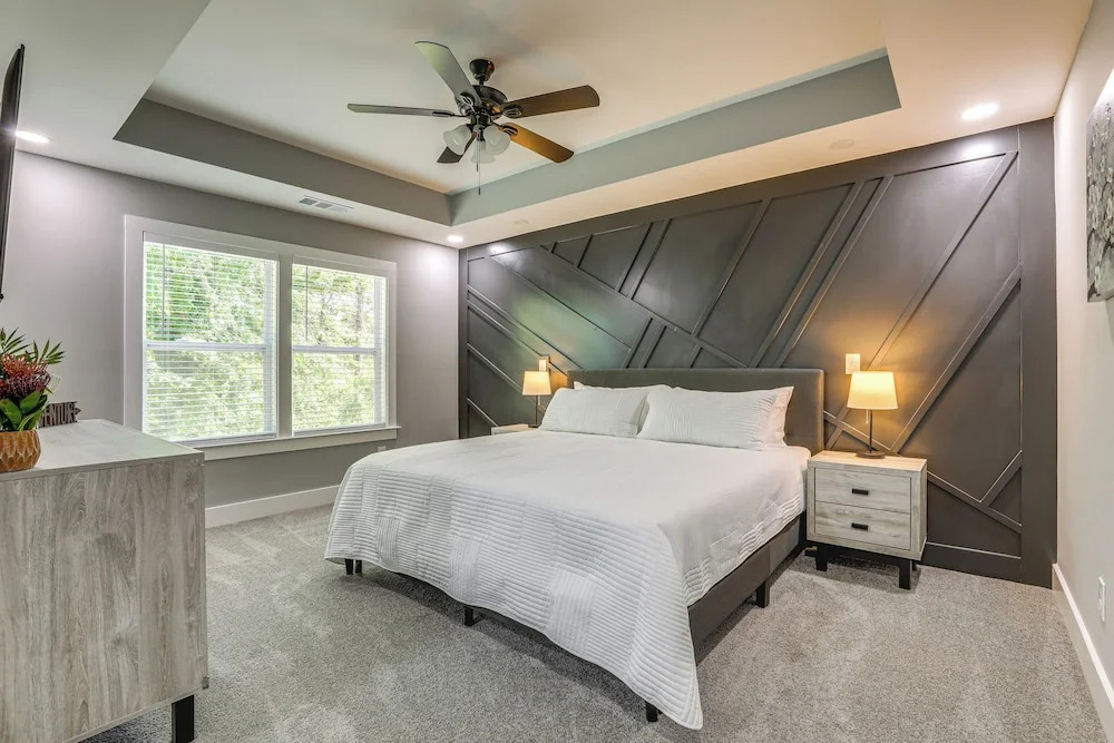 Modern Decatur Gem w Deck 10 Mi to Atlanta in Decatur, United States