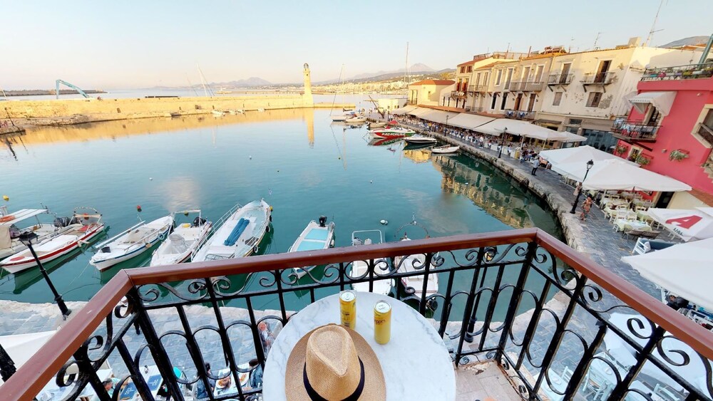 Porto Enetiko Suites — 4-Star Luxury Hotel in Rethymno, Greece