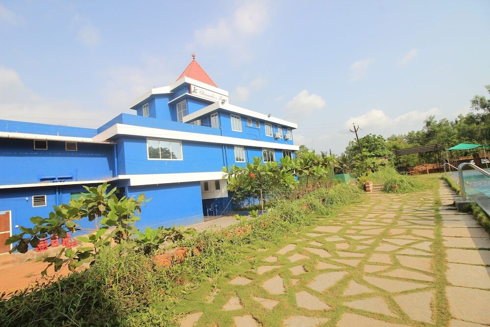Oyo 39345 Chrisander S Resort — Quepem