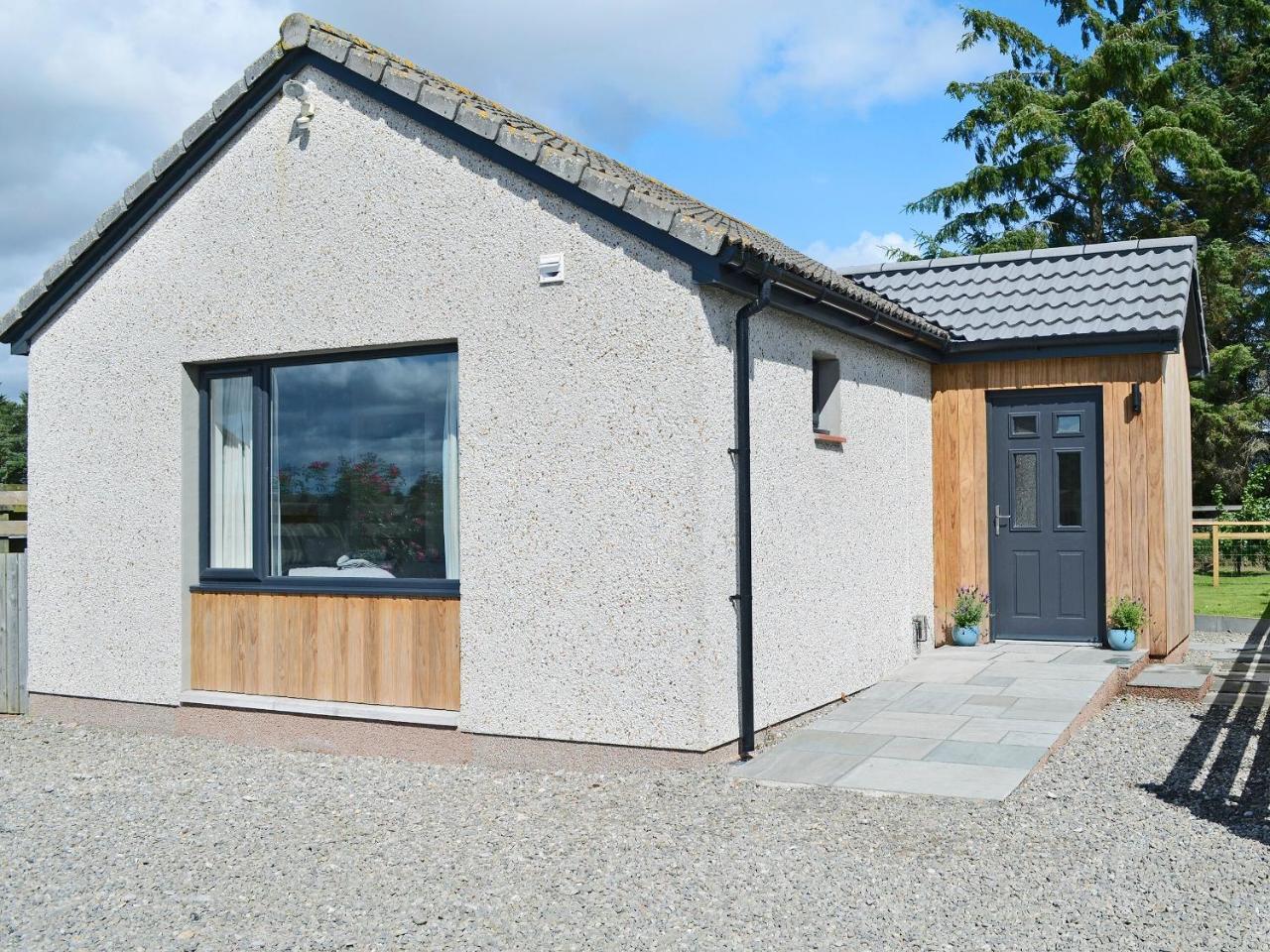 Barn Owl Cottage — 4-Star Luxury Hotel in Tain, United Kingdom
