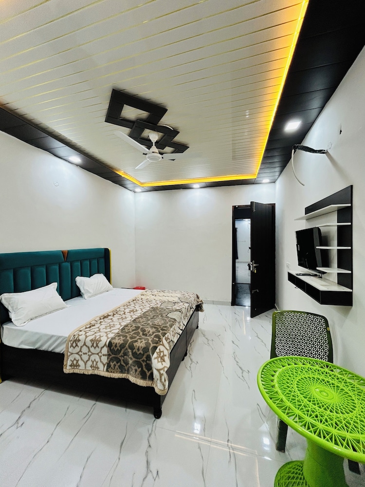 Hotel Brothers in Basi, India