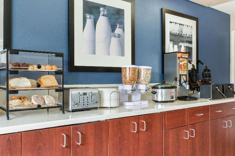 Days Inn by Wyndham Fargo West Acres - photo 18
