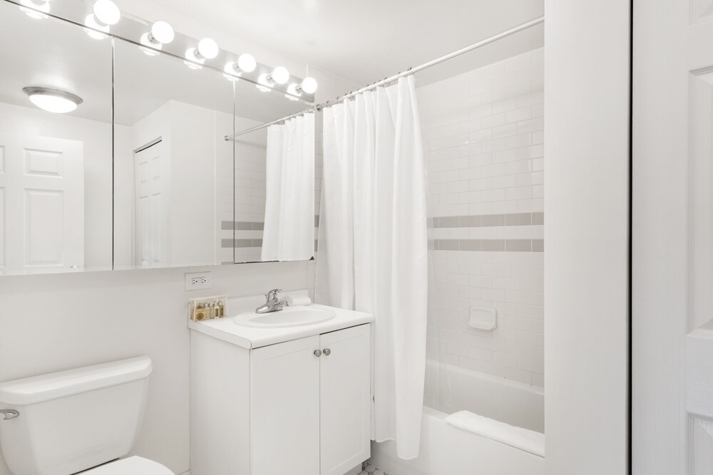 Furnished Quarters at Grove Pointe - photo 14