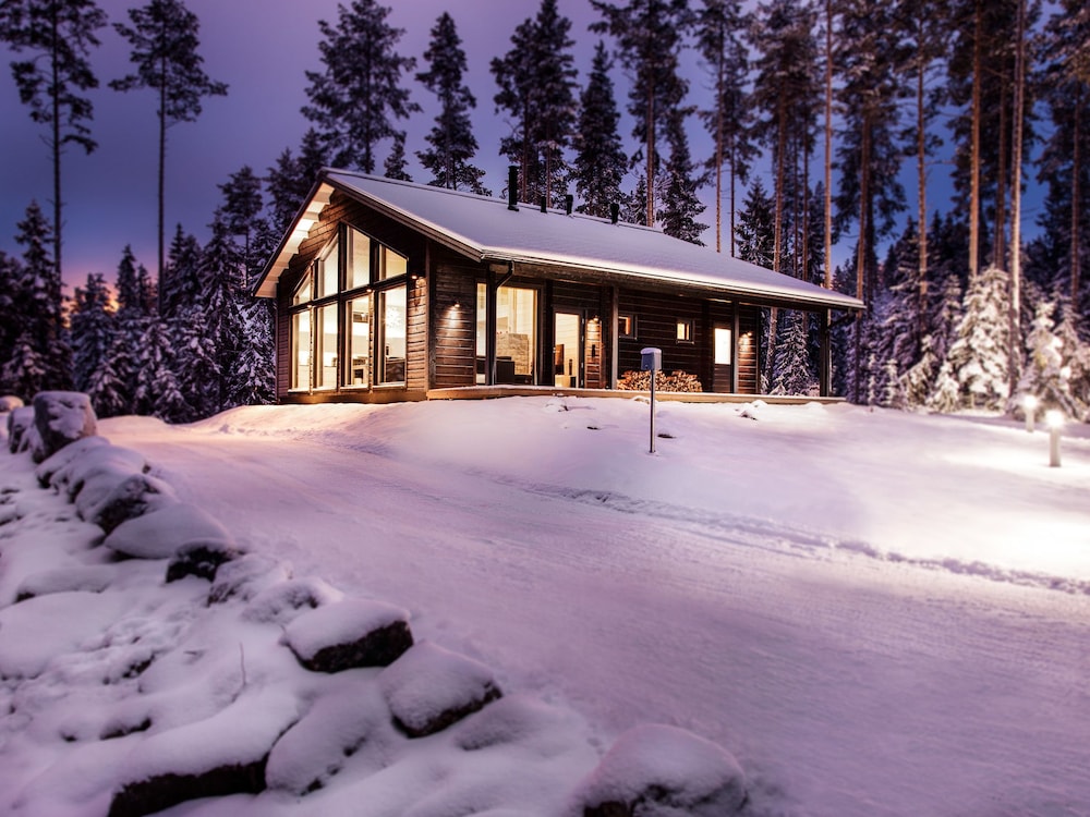 Villa Polaris — 4-Star Luxury Hotel in Paelkaene, Finland