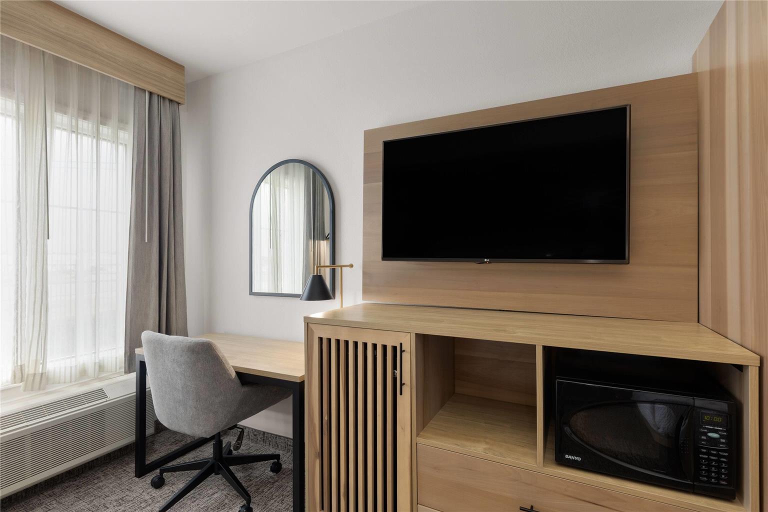 La Quinta Inn & Suites by Wyndham Lexington South Hamburg - photo 38