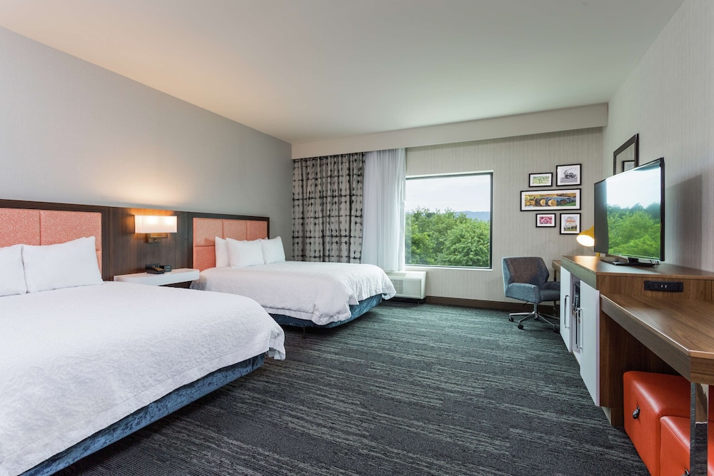 Hampton Inn Cumberland - photo 9