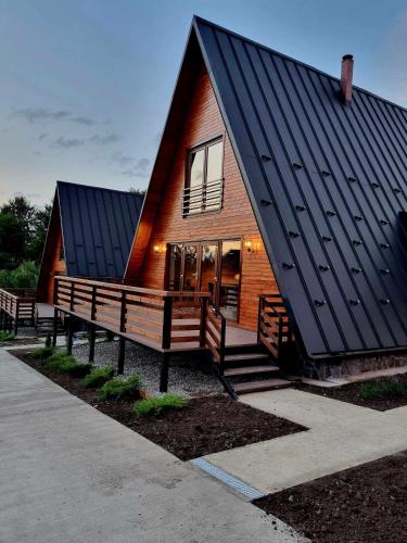 Twin Cabins Cabanele Gemene — 4-Star Luxury Hotel in Suceava, Romania