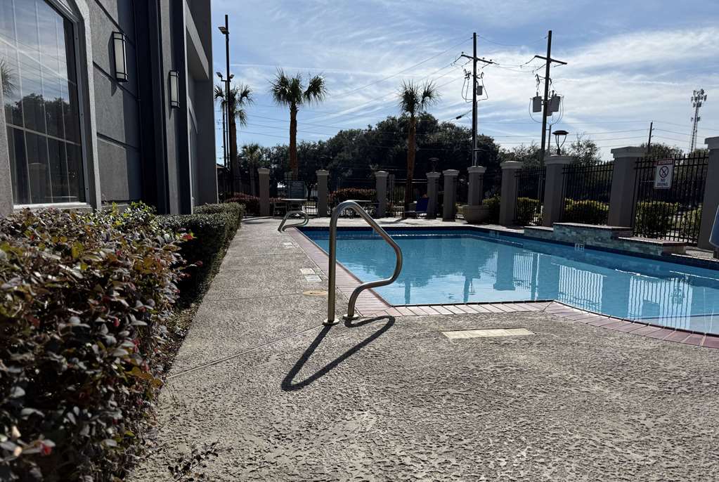 La Quinta Inn & Suites by Wyndham Beaumont West - photo 15