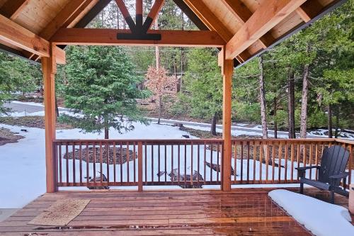 Groovy Days Chalet — 4-Star Luxury Hotel in Arnold, United States