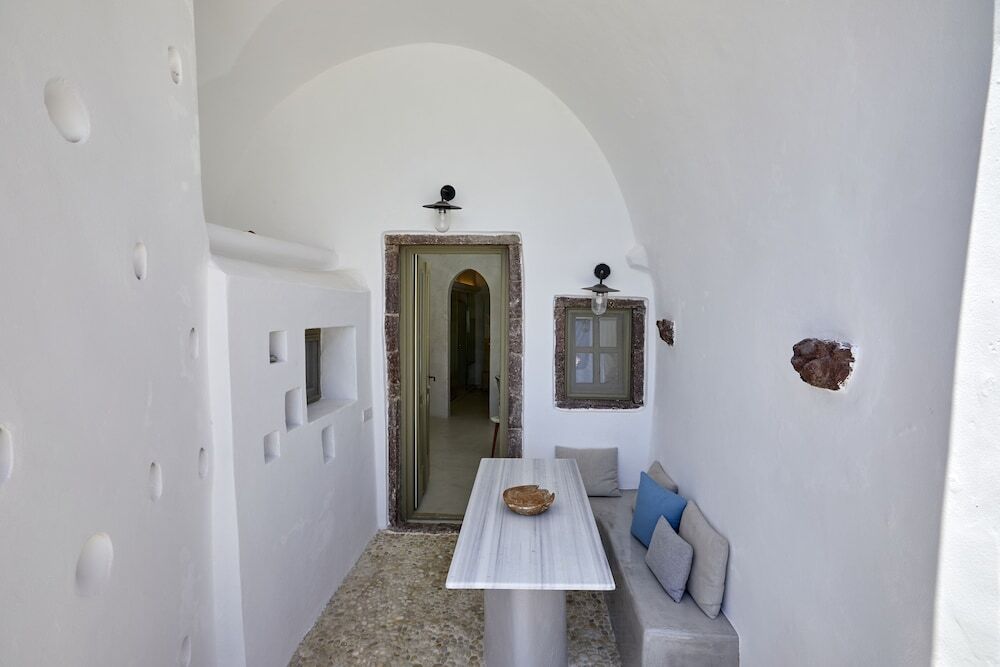 Rhenias Suites in Oia, Greece
