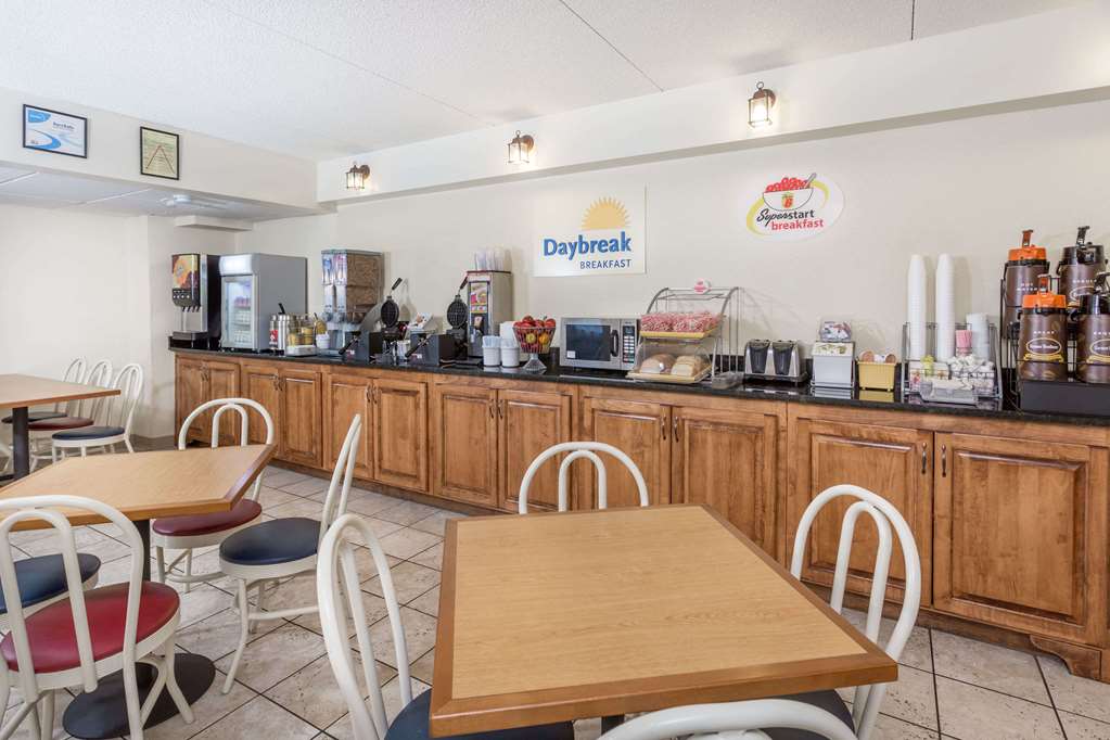Super 8 by Wyndham Valdosta Mall - photo 14
