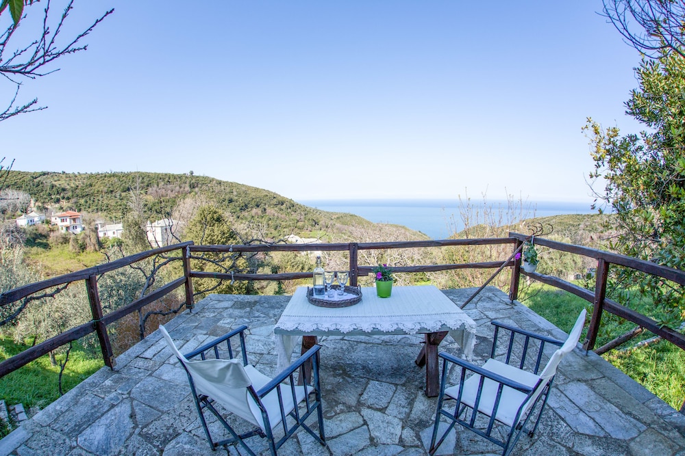 Nightingale Cottage Pelion — 4-Star Luxury Hotel in Alimos, Greece