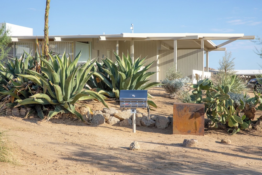 The Bungalows by Homestead Modern at The Joshua Tree Retreat Center - photo 80