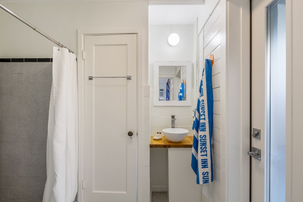 Sunset Inn & Cottages - photo 106
