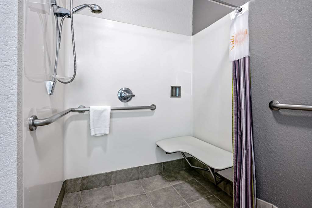 La Quinta Inn & Suites by Wyndham Conroe - photo 15