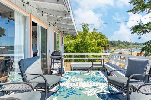Totally Beachin Getaway by AvantStay Waterfront - photo 33