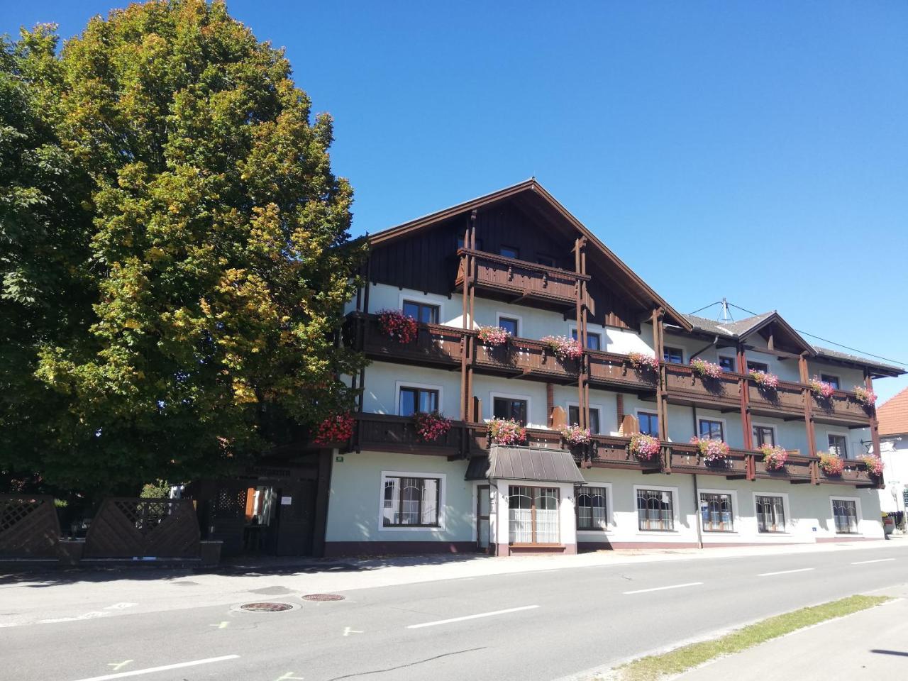 Hotel&Wirtshaus Sonne — hotel in Weyregg