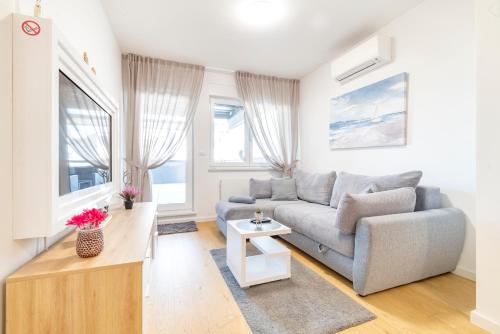 LILY apartment Flexible SelfCheckins 48 Luxury Extra big terrace with jacuzzi — 4-Star Luxury Hotel in Zagreb, Croatia