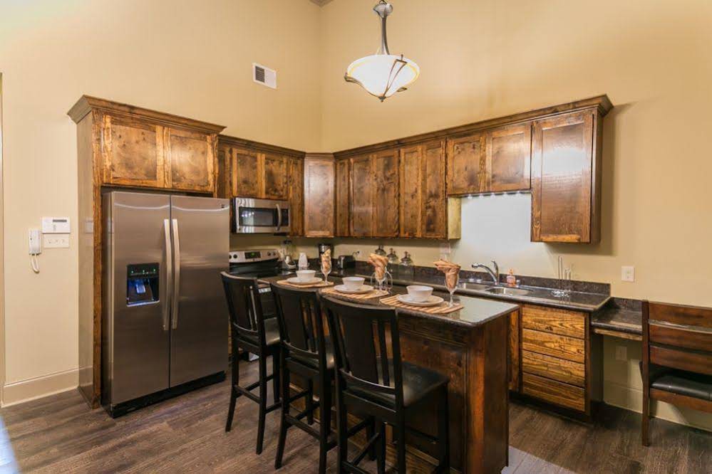 Hosteeva Baronne Street Suites - photo 20