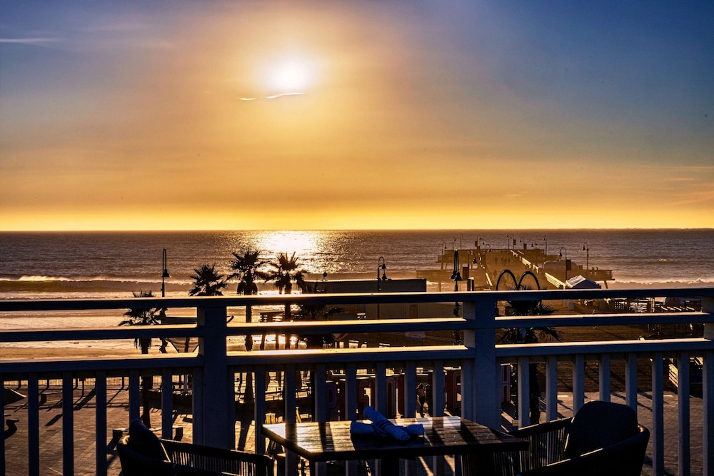 Inn at the Pier Pismo Beach Curio Collection by Hilton - photo 40