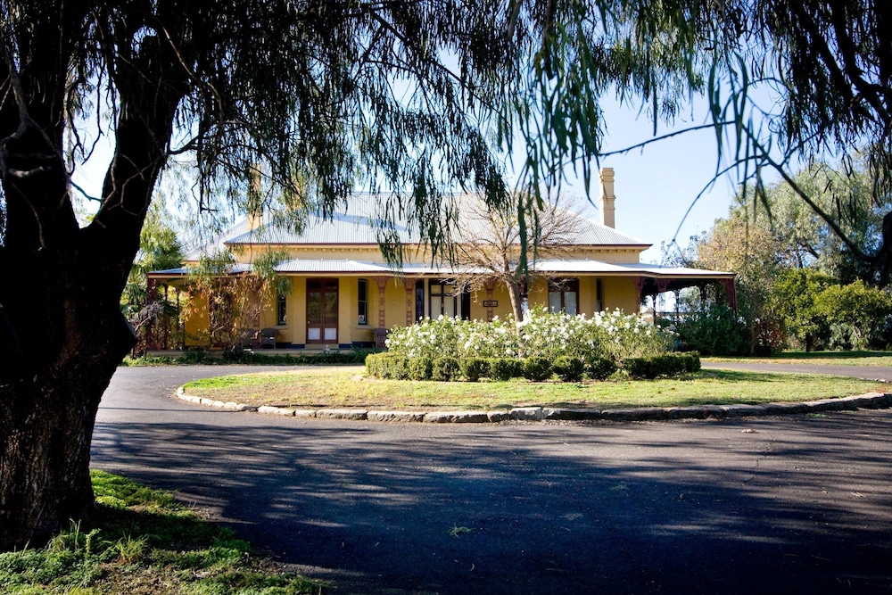 Ranelagh Bed and Breakfast — 4-Star Luxury Hotel in Dubbo, Australia