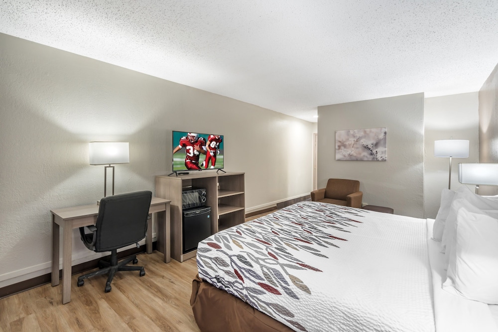 Red Roof Inn & Suites Sulphur Springs - photo 15