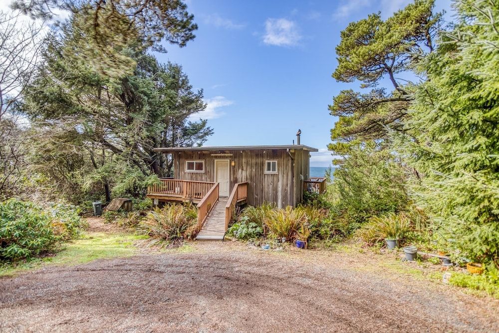 Shorepine Retreat in Newport, United States