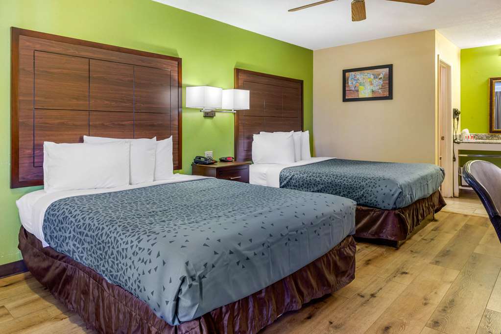 Econo Lodge West Coors Blvd - photo 17