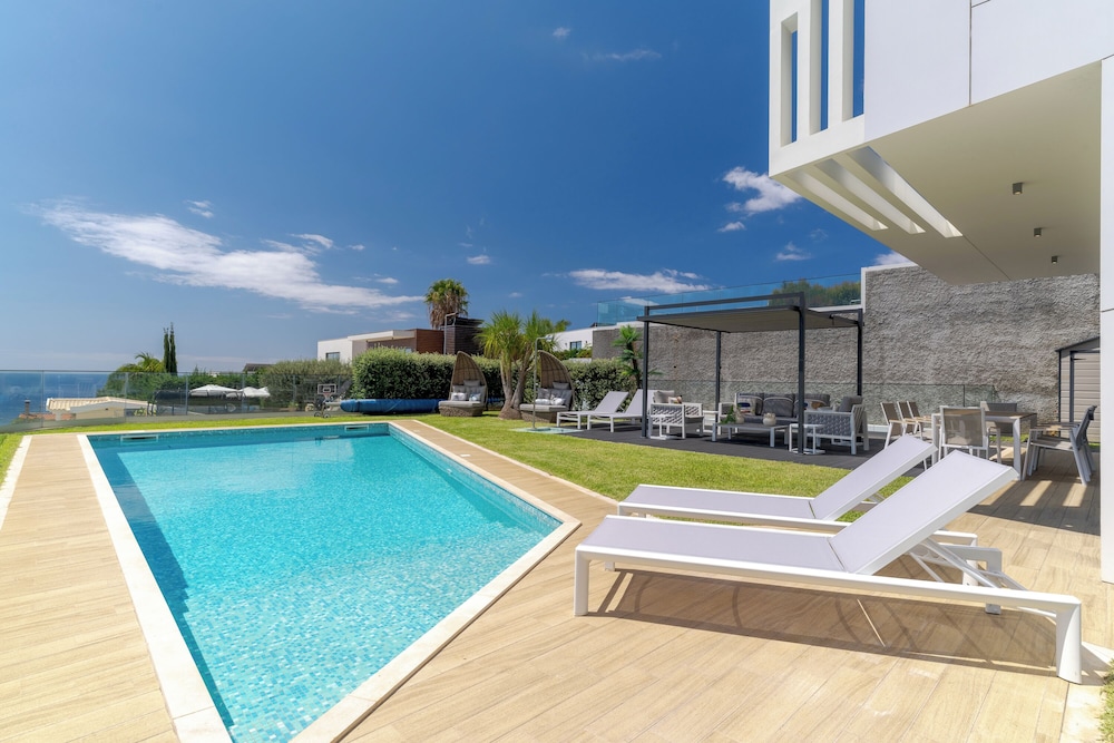 Luxury Diamond House by Holiday Rental Madeira — 4-Star Luxury Hotel in Funchal, Portugal