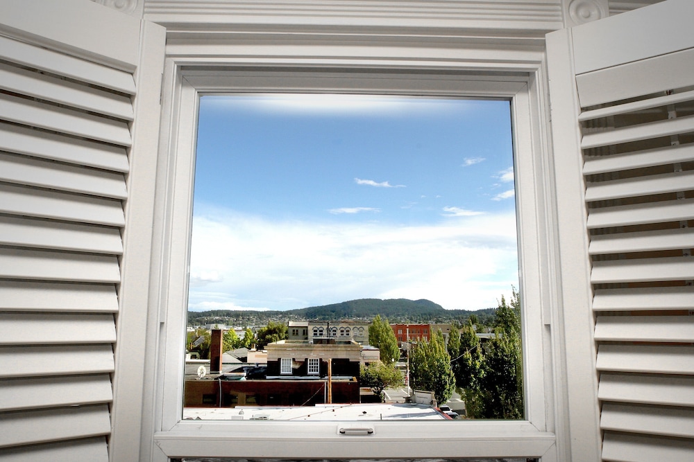 Majestic Inn & Spa - photo 23
