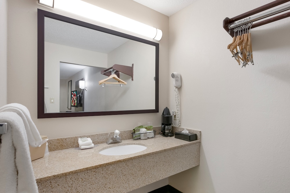 Red Roof Inn Dillon SC - photo 15