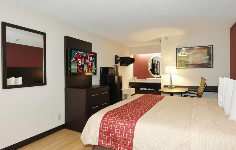 Red Roof Inn PLUS Chicago Hoffman Estates - photo 4